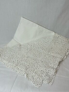 2035 - White Crochet Lace Pillowcase - Delicate Handcrafted Detail